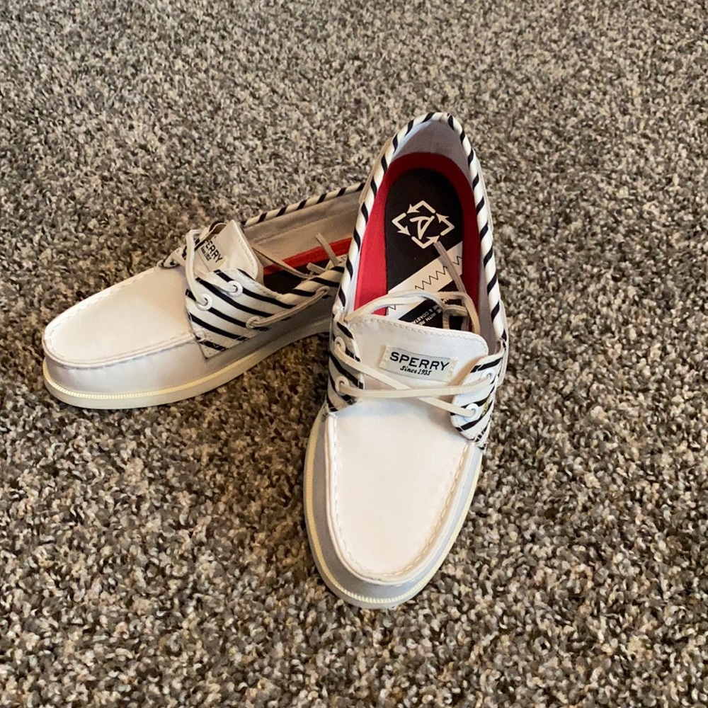 New. Sperry 2-eye Bionic Boat Shoes. Size 6